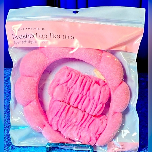 BEAUTY BUNDLE: Pink Hot/Cold Mask, Headband, Wristbands, Shea Butter Cr… - Picture 4 of 7